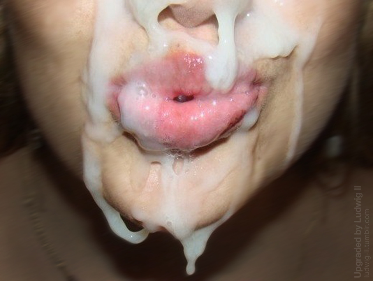 Фото в сперме лицо и губы