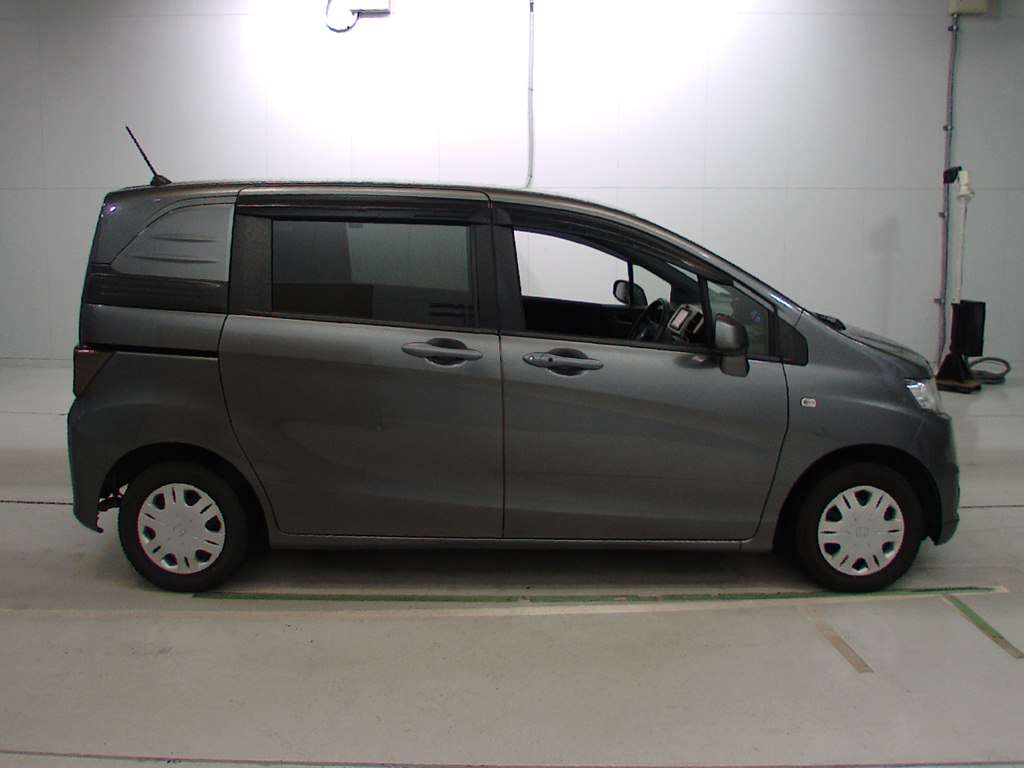 Honda Freed Spike - tradecarview