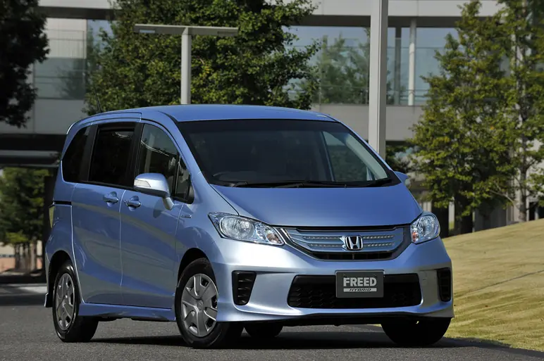 Honda starts selling 51-mpg Freed hybrid minivans in Japan