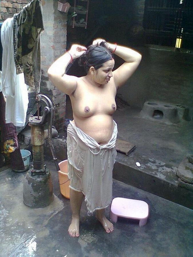 Fat Naked Bath - Tamil girls public nude bath :: Porn Online
