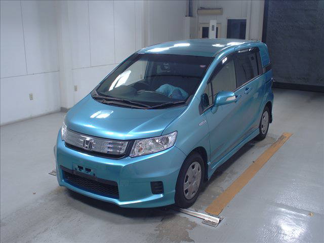Honda выпустила новый минивэн для японцев — Freed Spike