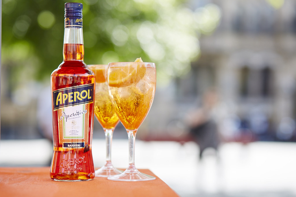 Ликер аперитив. Апероль шприц. Aperol Spritz коктейль. Просекко для Апероль шприц. Ликер Апероль аперитив.