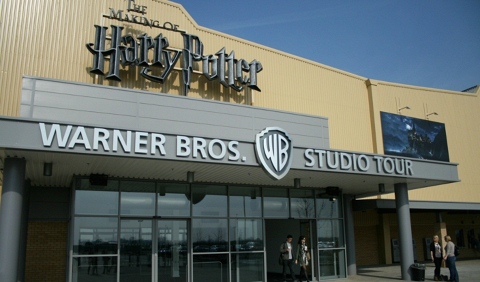 Помимо прочего,  на студии Leavesden организован музей Гарри Поттера с чертежами, рисунками, макетами и декорациями к фильму