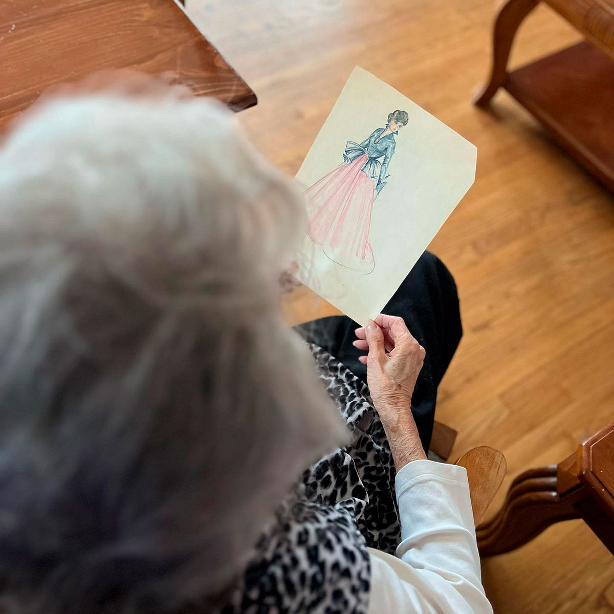 Платья по эскизам 80-летней давности: девушка воплотила мечту своей бабушки в реальность