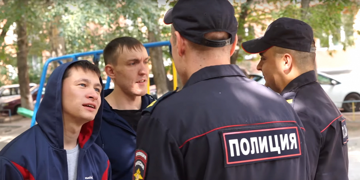 Полиция видео. Сотрудник полиции и граждане. Разговор с полицией. Оскорбление полицейского. Общение с полицейским.