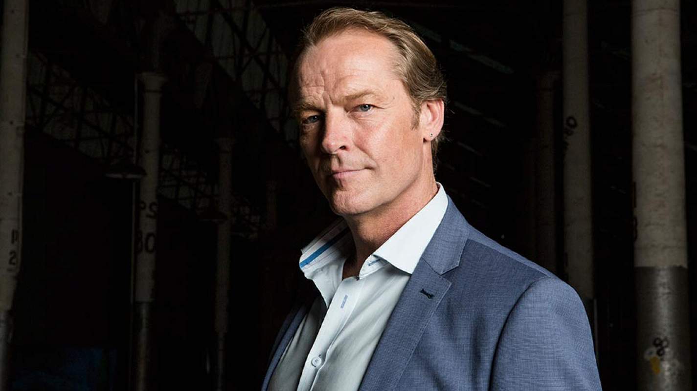 Next photo of Iain Glen