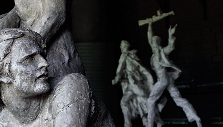 Выставки: Личная биография. Посвящение монументу «Героическим защитникам Ленинграда» Выставки: Личная биография. Посвящение монументу «Героическим защитникам Ленинграда»