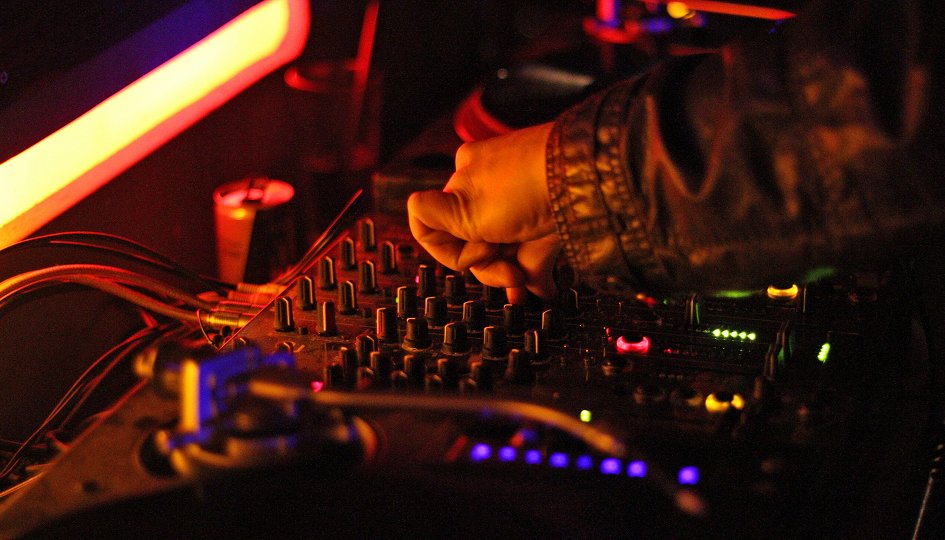 Концерты: «Макинтош», DJs Nikita, Negovoraova Концерты: «Макинтош», DJs Nikita, Negovoraova