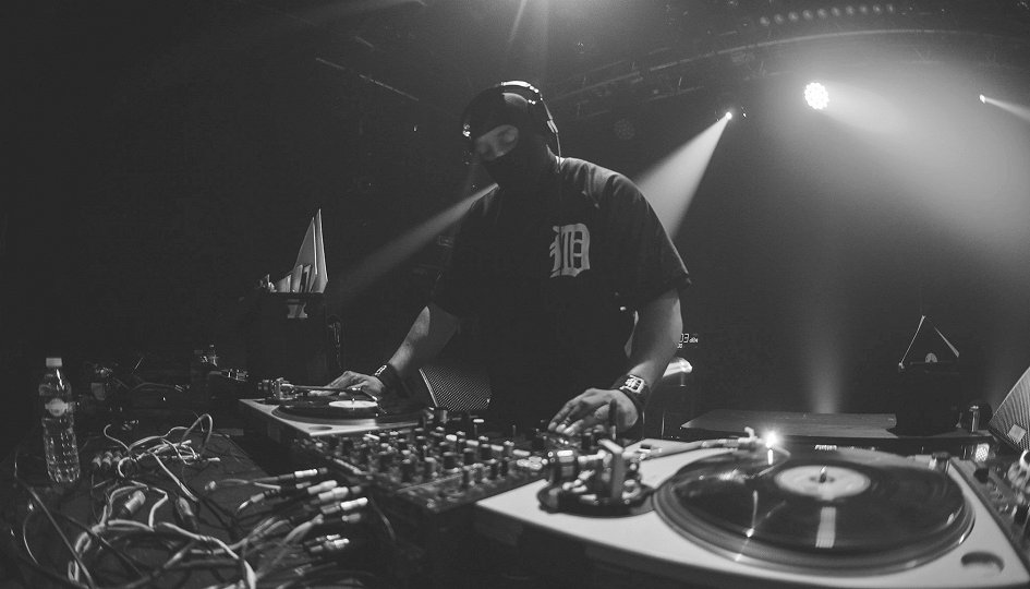 Концерты: «V»: DJ Stingray, Marie Davidson, Binh Концерты: «V»: DJ Stingray, Marie Davidson, Binh