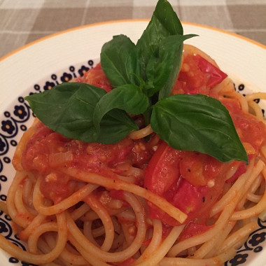 Рецепт Спагетти с помидором и базиликом