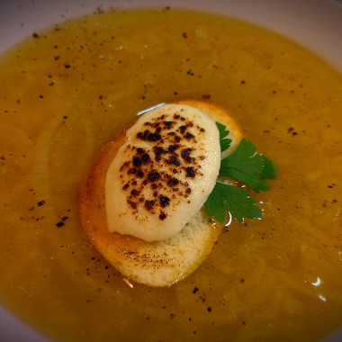 Рецепт Луковый суп с меренгой из козьего сыра