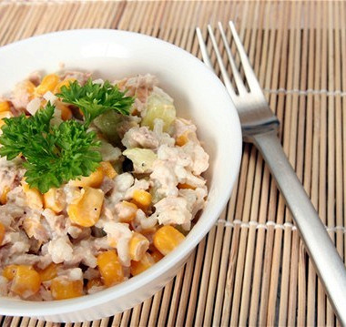 Рецепт Салат с тунцом и кукурузой