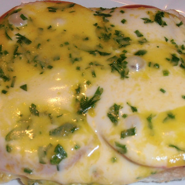 Рецепт Пикантный бутерброд с анчоусным маслом и помидором
