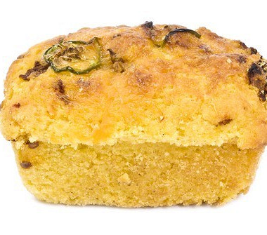 Рецепт Кукурузный хлеб с чеддером, халапеньо и зеленым луком
