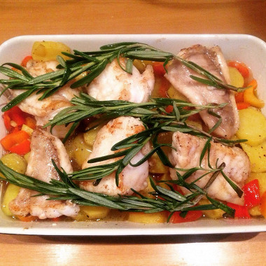 Рецепт Филе морского черта, запеченное в духовке с овощами и розмарином