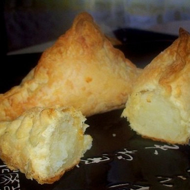 Рецепт Слоено-дрожжевые конвертики с картофелем и сыром