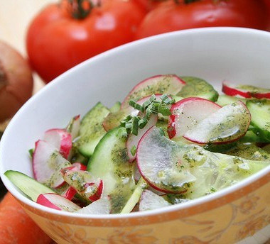 Рецепт Огуречный салат с редисом, мятой и фетой