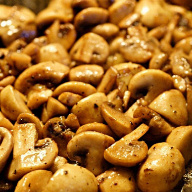 Рецепт Тушеные в мясном бульоне грибы