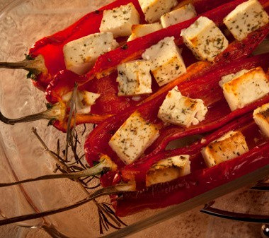 Рецепт Кисло-сладкие перцы с жареным козьим сыром