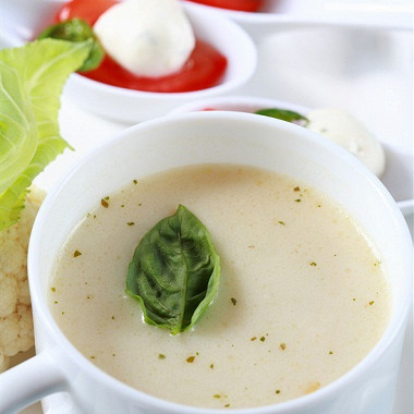 Рецепт Крем-суп из цветной капусты с крутонами из копченого лосося