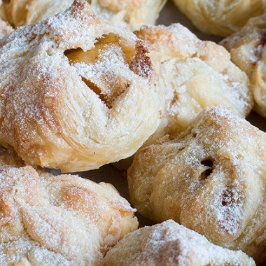 Рецепт Слоеные мешочки с сахарной пудрой