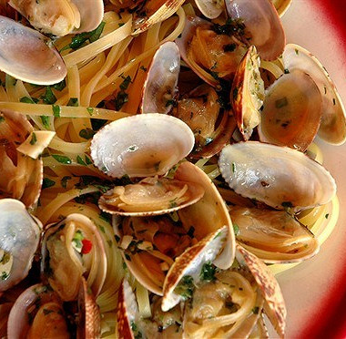 Рецепт Лингвини с моллюсками и беконом