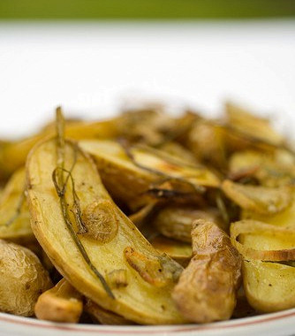 Рецепт Золотистый картофель на утином жире с чесноком и тимьяном