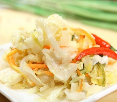 Рецепт Салат из маринованной капусты с яблоками