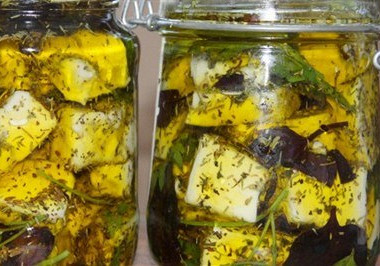 Рецепт Сыр, маринованный с оливками