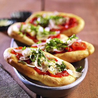 Рецепт Пицца с томатами и козьим сыром