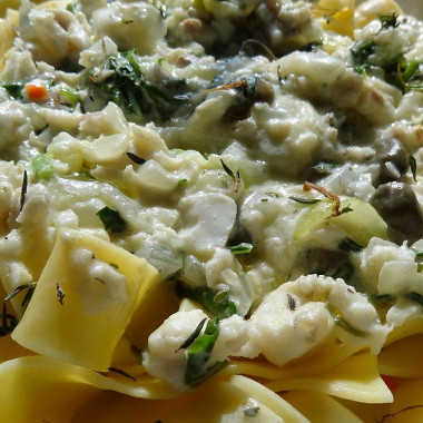 Рецепт Паппарделле с соусом из белой рыбы, рокфора и шпината