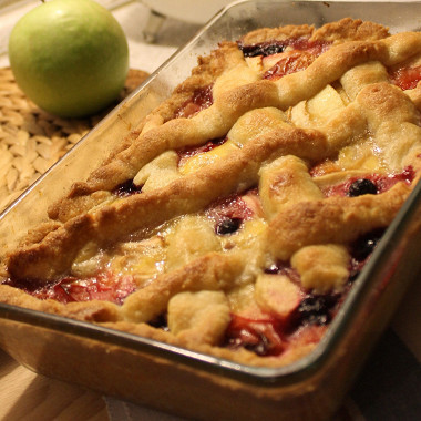 Рецепт Фруктовый пирог с яблоками и сливами