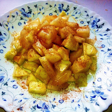 Рецепт Салат из яблока, меда и корицы