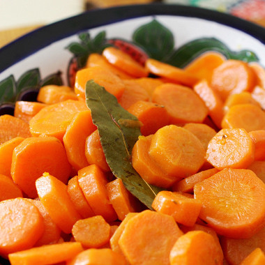 Рецепт Морковь в мандариновом соке с гвоздикой