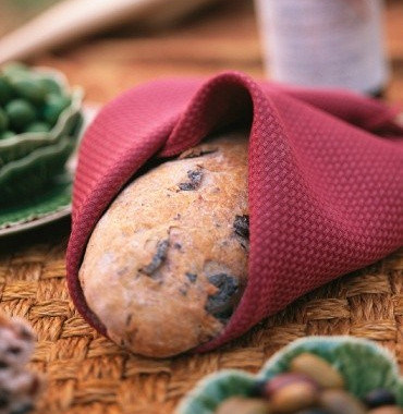Рецепт Хлеб с панчеттой, оливками и маслинами