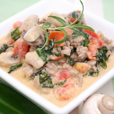 Рецепт Мясной салат с грибами и орехами «Бамии»
