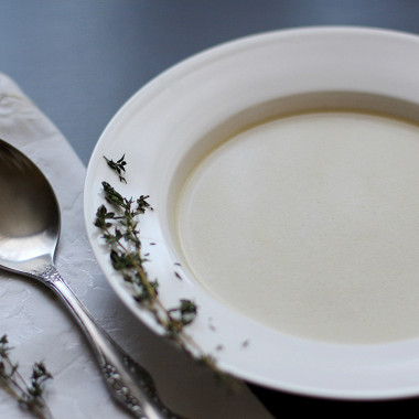 Рецепт Белый суп с миндалем