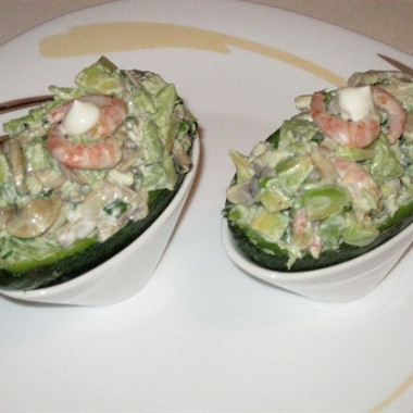 Рецепт Салат из авокадо с креветками и шампиньонами