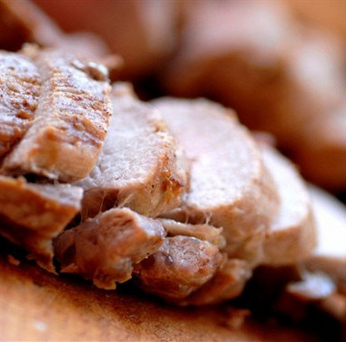 Рецепт Тушеная свинина с молоком и травами