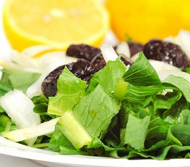 Рецепт Салат из фенхеля и радиккьо с лимонно-луковой заправкой
