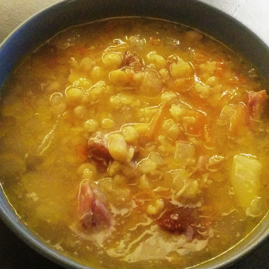 Рецепт Гороховый суп с копчеными ребрами