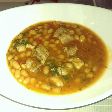 Рецепт Свинина с фасолью в томатном соусе