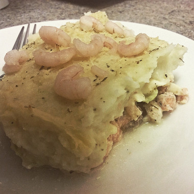 Рецепт Рыбный пирог с креветками и картофельным пюре