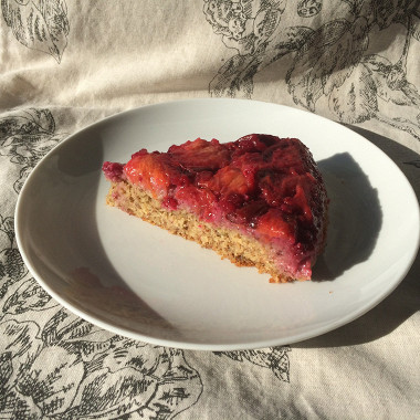 Рецепт Сливово-брусничный безглютеновый перевернутый пирог (upside down cake)
