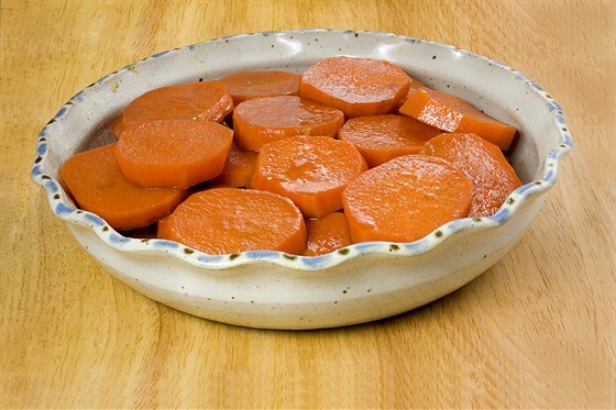 Карамелизованный сладкий картофель с патокой и черным кунжутом