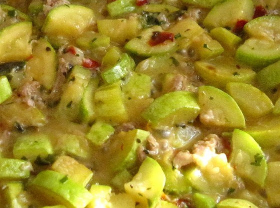 Овощное рагу с курицей, картофелеми грибами