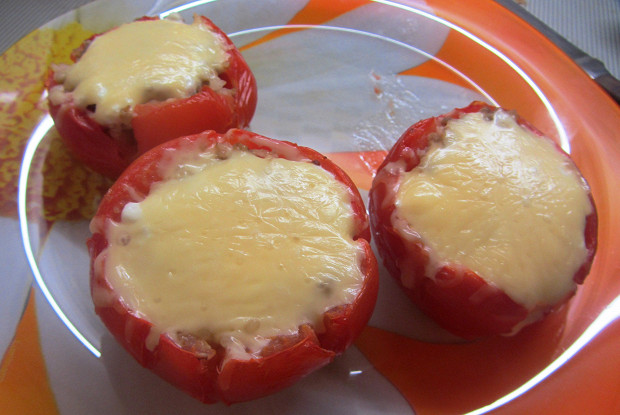 Помидоры, фаршированные мясом и рисом