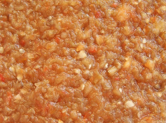 Икра из баклажанов с помидорами