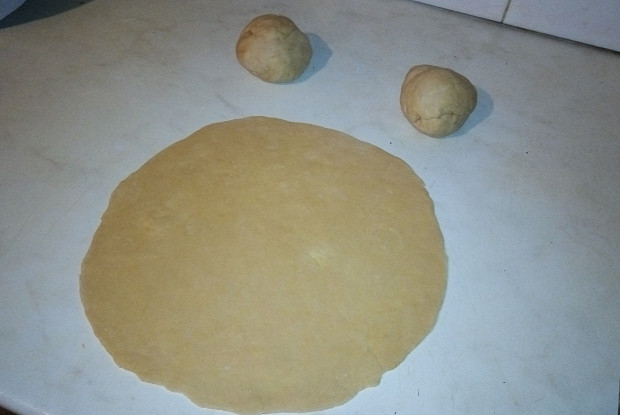 Выпечка из дрожжей и молока для
