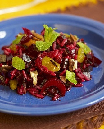 Салат из свеклы с изюмом